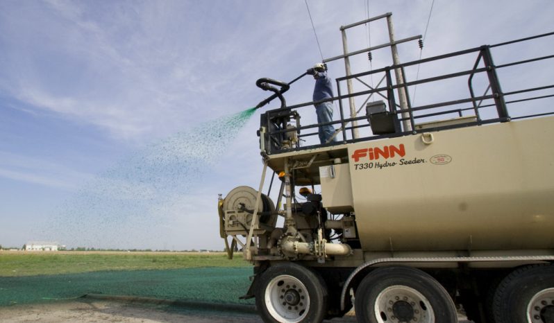 Finn T330 HydroSeeder full