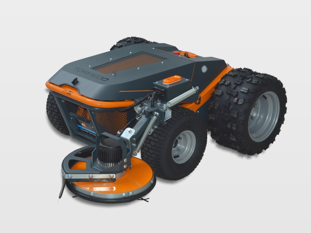 RAYMO with the R14SFINX side-mounted post mower